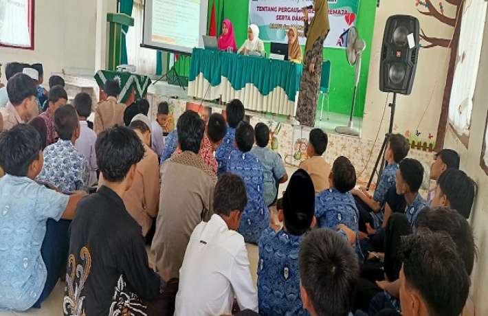 MTs dan MA Muhammadiyah Pulau Punjung Sosialisasi Kesehatan Remaja