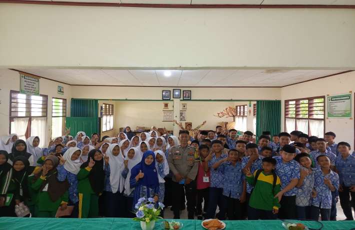 Babinkamtibmas Beri Penyuluhan Bahaya Kenakalan Remaja di Fortasi MTs Muhammadiyah Pulau Punjung