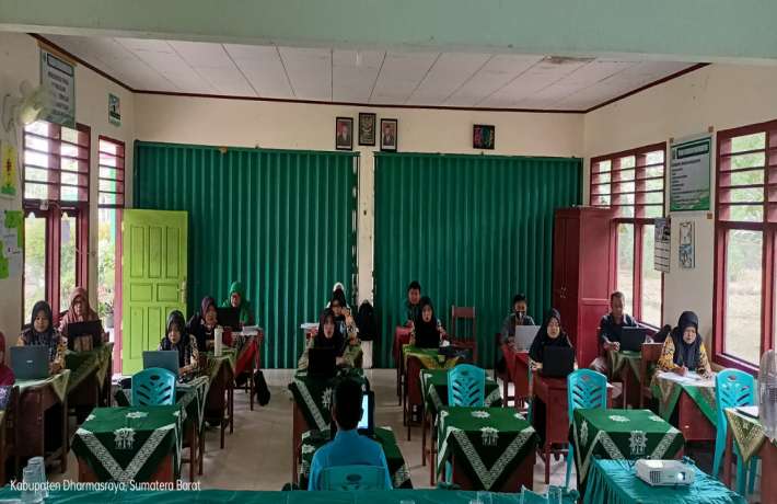 Pelatihan Pembuatan Media Pembelajaran Berbasis IT Untuk Guru MTs Muhammadiyah Pulau Punjung