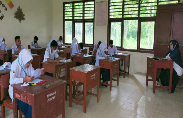 Pelaksanaan Ujian Madrasah Kertas Pensil UMKP Tahun Pelajaran 2021 2022 di MTs Muhammadiyah